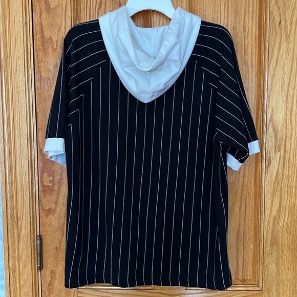 Legend Short Sleeve Hoodie - Picture 2 of 2